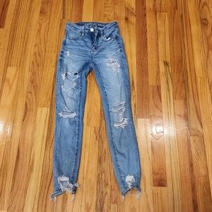 American Eagle 000 Short distressed skinny